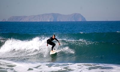What are the best surfing spots in Orange County, California?