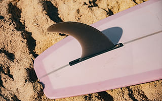 What are the different types of fin setups for surfboards?